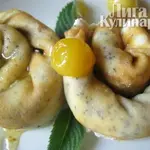 Блинчики с нежным творожным кремом и сиропом из черешни