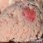 Ванильно-клубничное мороженое