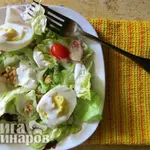 Салат с фаршированными яйцами