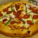 Пицца с пепперони и сыром