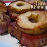 Свинина с яблоками и чесноком