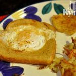 Яйцо в хлебной рамке