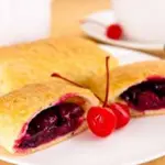 Пирожки с замороженной вишней