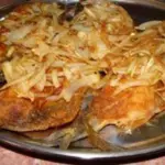 Рыба жареная с луком
