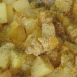 Куриное филе в соусе с картошкой