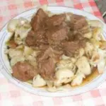 Тушеная говядина с подливкой