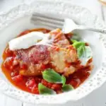 Тушеная курица с помидорами