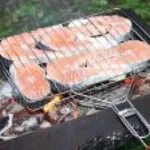 Шашлык из красной рыбы на решетке
