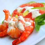 Салат с королевскими креветками