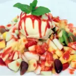 Фруктовый салат с мороженным