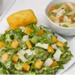 Греческий салат с сухариками