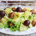 Салат из курицы с ананасами