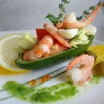 Салат с креветками и авокадо