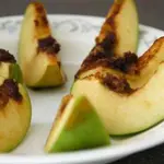 Запеченные яблоки с корицей