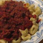 Сырный Тортеллини с мясным соусом