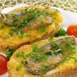 Горячие бутерброды со шпротами