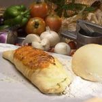 Пирог с начинкой из сыра и ветчины