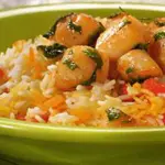 Жареные гребешки с рисом