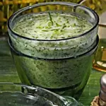 Холодный суп из огурцов с копченой салакой