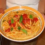 Пенне с помидорами и красным перцем