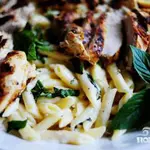 Курица гриль с сыром и макаронами