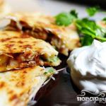 Кесадилья с курицей и ананасами