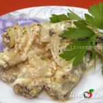 Мойва жареная с луком и сметаной