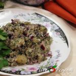 Картофельный салат с орехами и зеленью