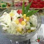 Салат с пекинской капустой, брынзой и курицей.