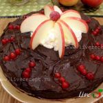 Торт с какао и яблоками