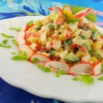 Салат с крабовыми палочками и сладким перцем