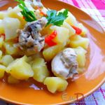 Картофель тушеный с курицей