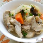 Картофель с овощами, курицей и грибами в пароварке