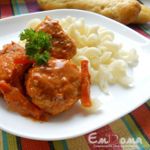 Фрикадельки куриные в сметанно-томатном соусе