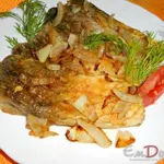 Карп жареный с луком