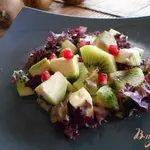 Салат с киви и авокадо