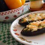 Баклажанные лодочки с рисом,яйцом и зеленым луком