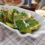 Салат с киви и орехами