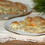Рыбный пирог Улитка с кунжутом
