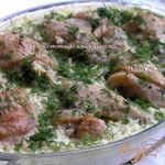 Курица, запеченная с рисом в чесночном соусе