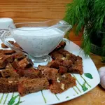 Сухарики с соусом