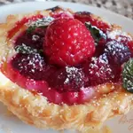 Корзинки с малиной из слоеного теста