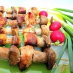 Куриные шашлычки с грибами