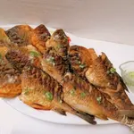 Караси жареные, с чесноком