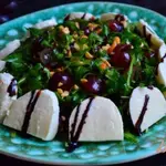 Салат с рукколой и виноградом