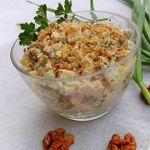 Салат  оливье с чесноком и орехами