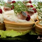 Тарталетки с селёдочным муссом.