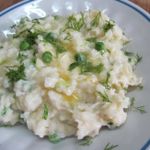 Картофель с луком порей и горошком