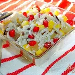 Постный рисовый салат с кукурузой