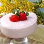 Десерт из клубники и манной крупы